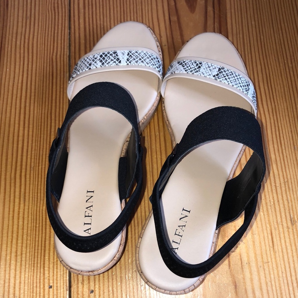 ✨ALFANI WEDGES✨ - Picture 2 of 6